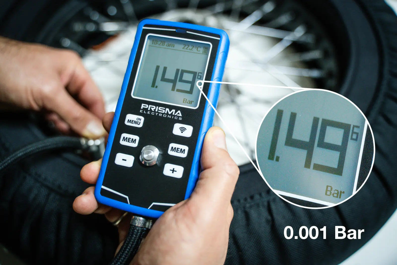 Digital tire pressure gauge HPM5 in high resolution mode in Bar unit.