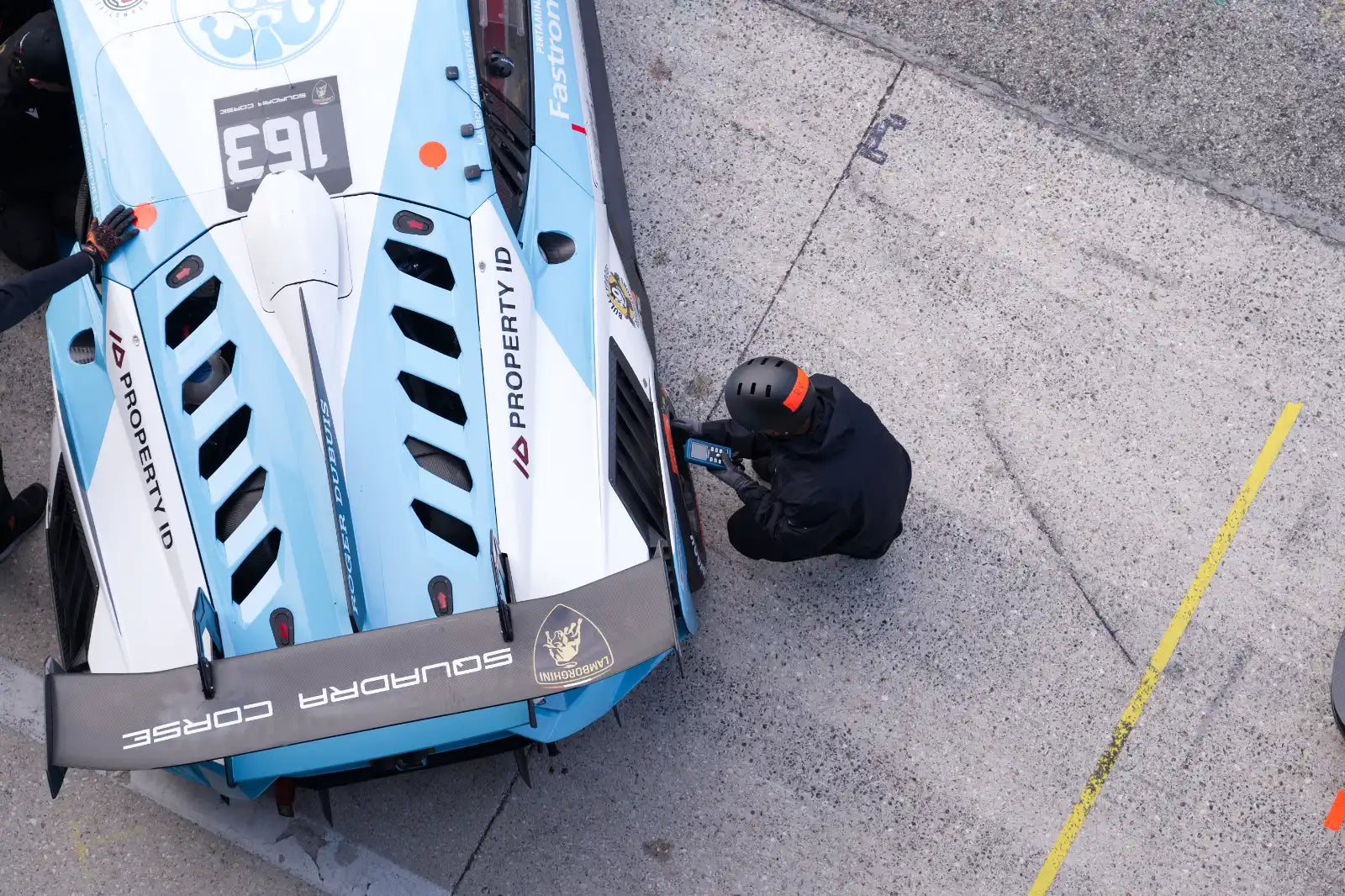 Tire pressure measurement on a Lamborghini with Prisma Electronics HPM5 during the Lamborghini Super Trofeo World Finals.