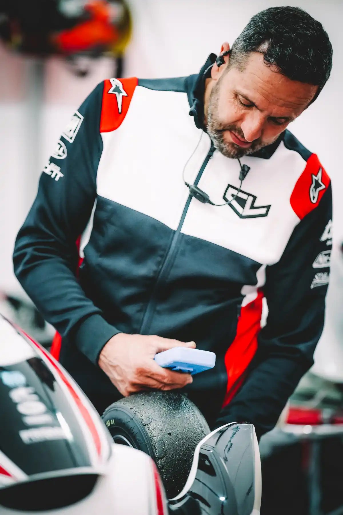 Measure tire pressure with Prisma Electronics in the Karting world Championship by Birel Art Racing Team.