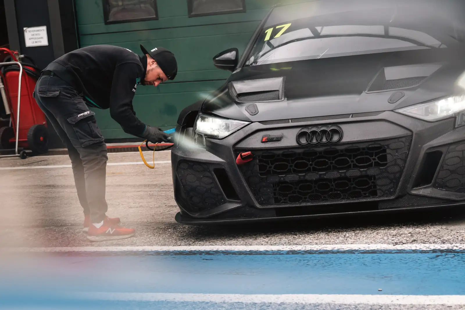 Tyre Pressure gauge HPM5 used in the TCR Championship by PMA Racing Team.