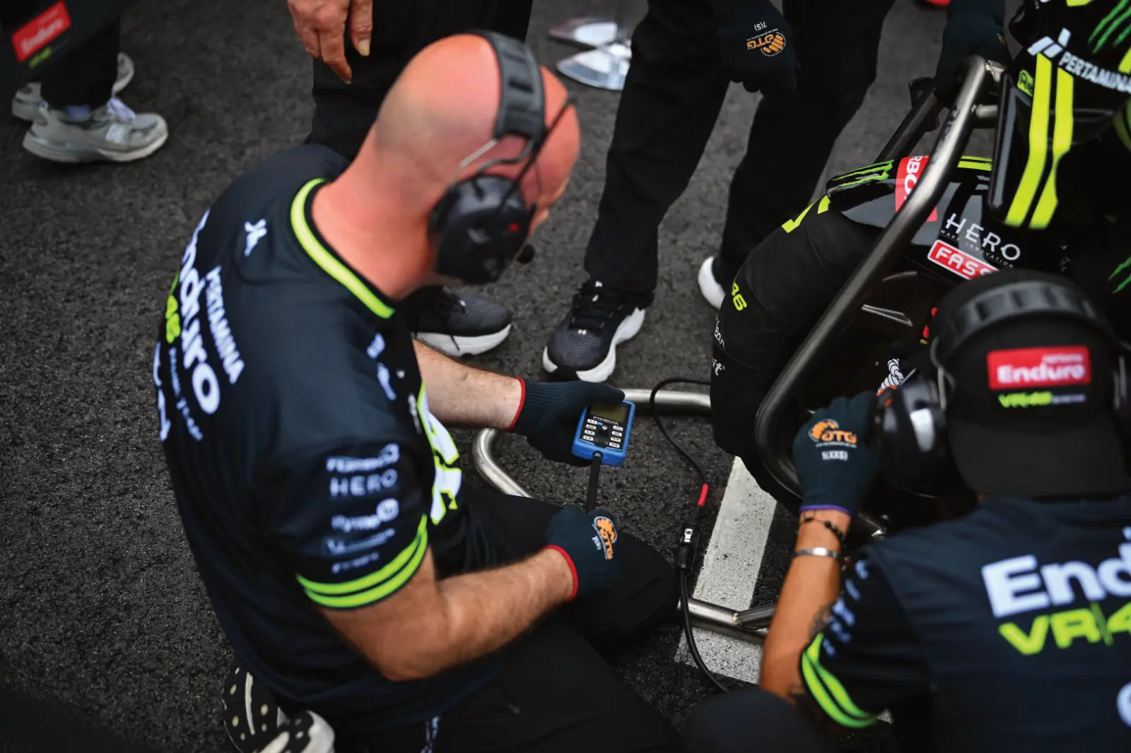 Using tire gauge HPM5 in the MotoGP grid