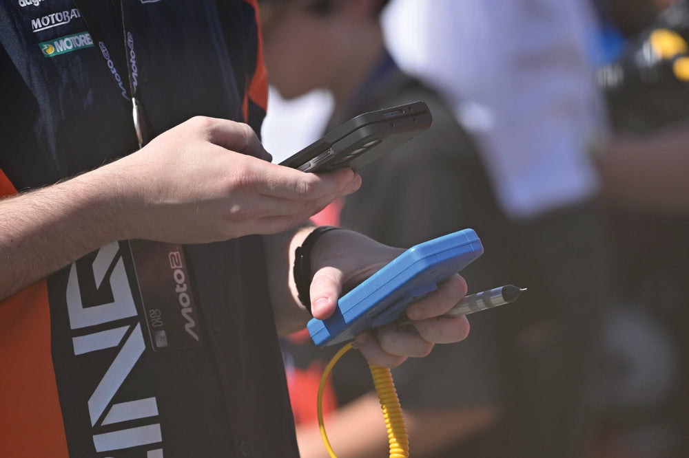 Tire tread temperatura measurement with needle probe Pyrometer by Prisma Electronics